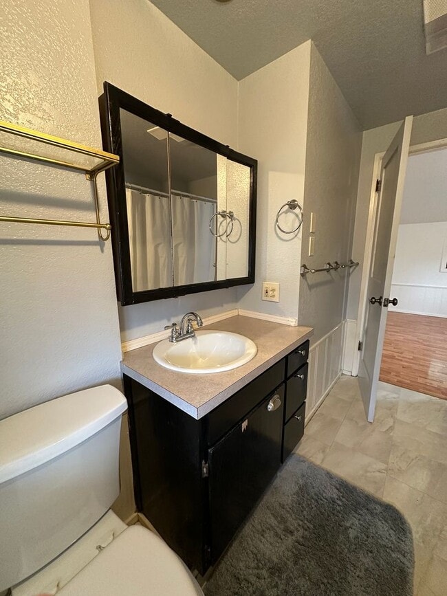 Building Photo - Cozy 2 bedroom 1 bathroom home in Everett!