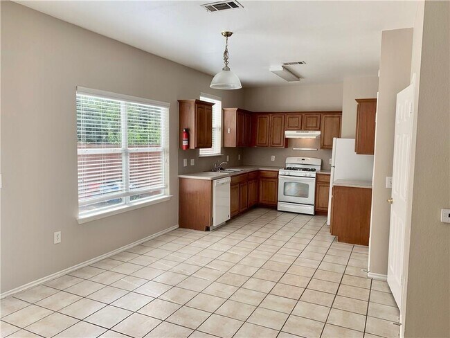 Building Photo - 1121 Terry Dr
