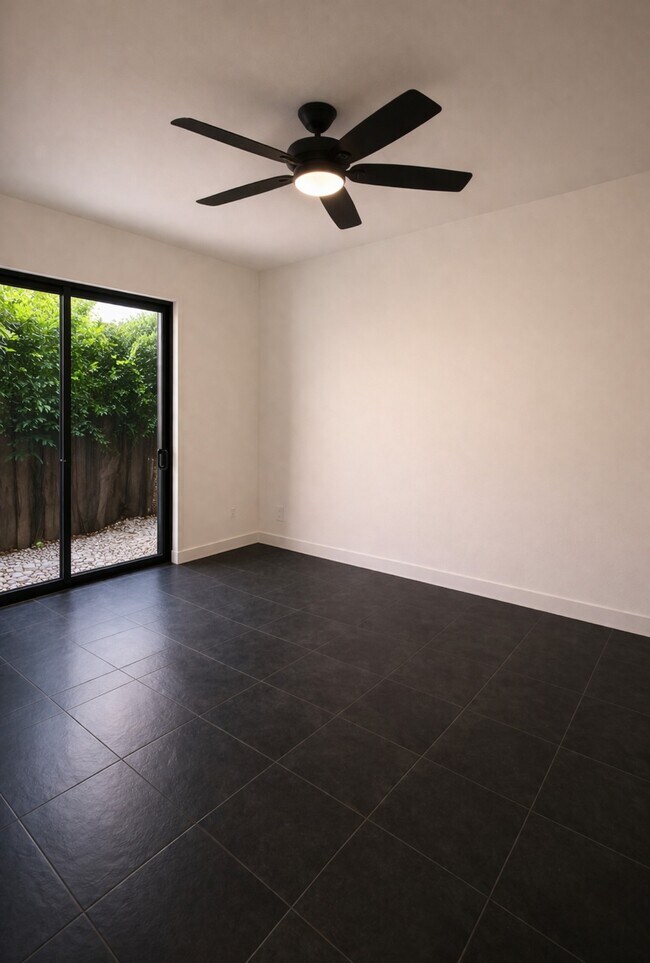 Building Photo - 608 W Drew St