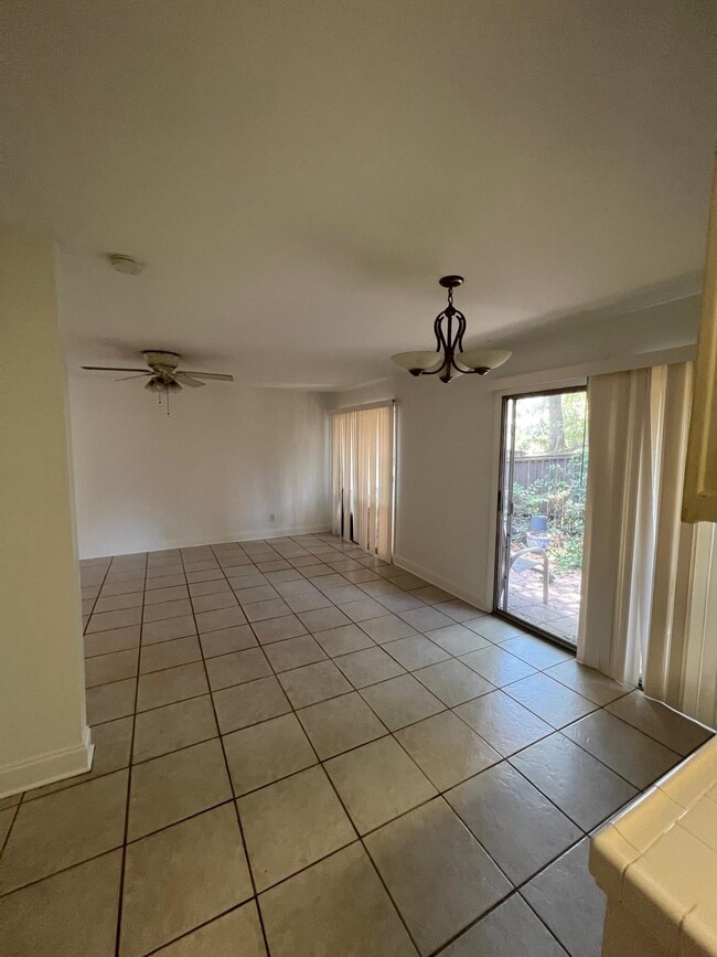 Building Photo - 420 Westwood Dr