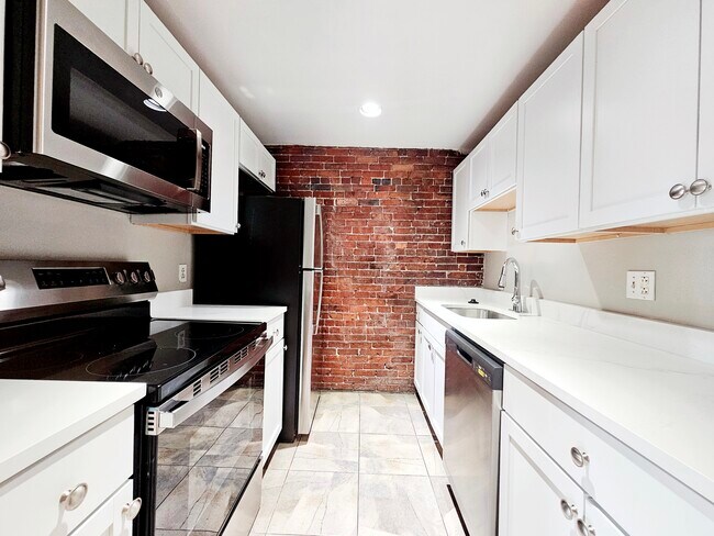 Building Photo - 1750 Washington St