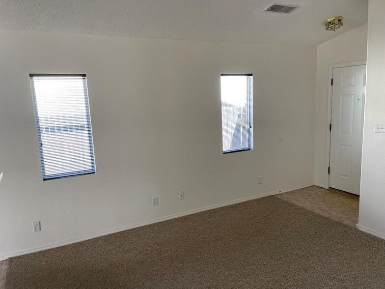 Building Photo - 4749 Kelly Way NE