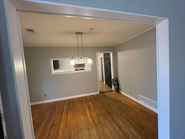 Building Photo - 885 Echles St