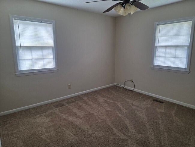 Building Photo - 4 Bedroom, 1.5 bath, 1 car garage, fenced in yard, under 25 dog may be permitted