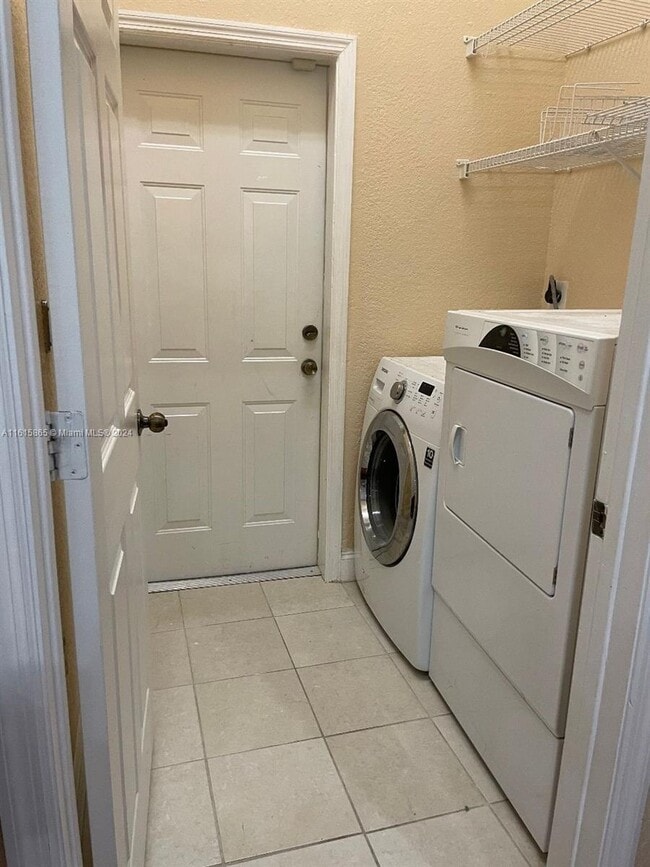 Building Photo - 8133 Madison Lakes Cir S