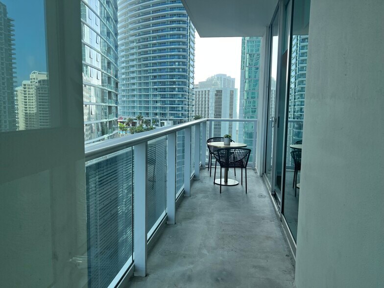 Building Photo - 300 S Biscayne Blvd