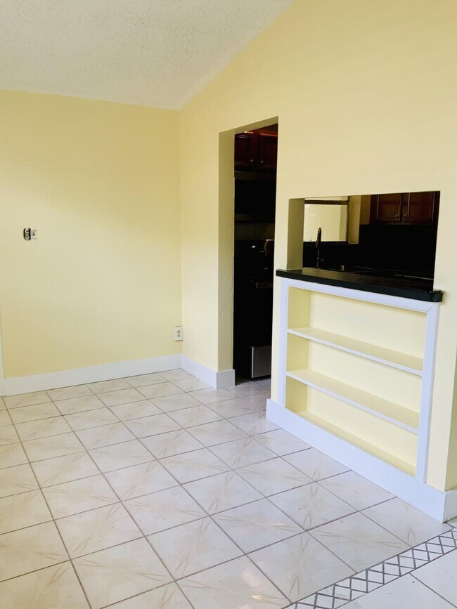 Building Photo - 747 Orchid Dr