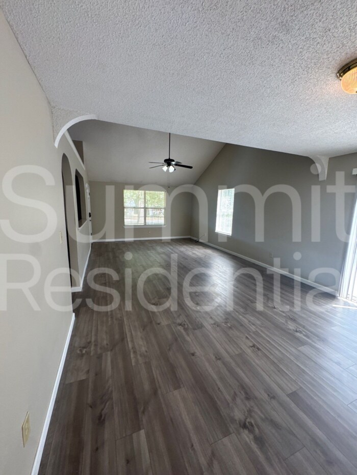 Building Photo - 1119 Huger St