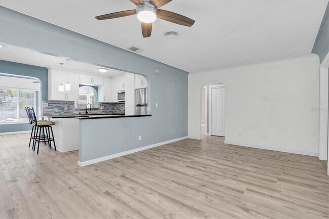Building Photo - 6618 3rd Ave N