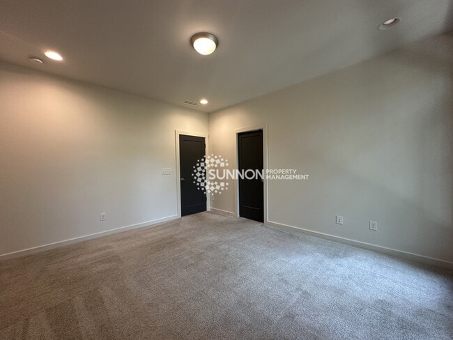 Building Photo - 3 Bed 3.5 Bath Townhome in NODA
