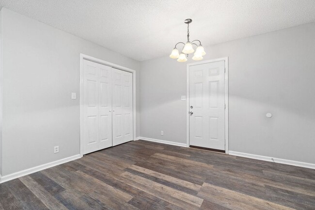 Building Photo - Updated Three Bedroom Ranch!