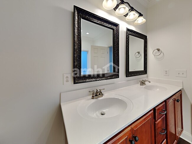 Building Photo - 1514 Dewsbury Dr