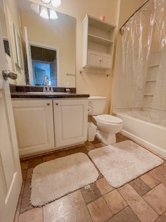 Building Photo - "Chic & Cozy Furnished 1-Bedroom Condo with Granite Charm and Poolside Relaxation in Bradenton!"