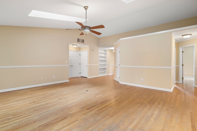 Building Photo - Great House in Southchase