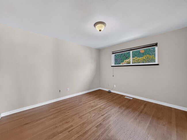 Building Photo - 16706 SE 44 St