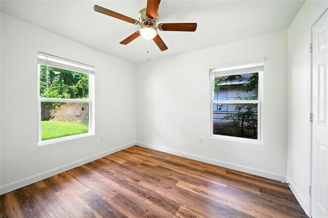 Building Photo - 1610 Antoine Dr