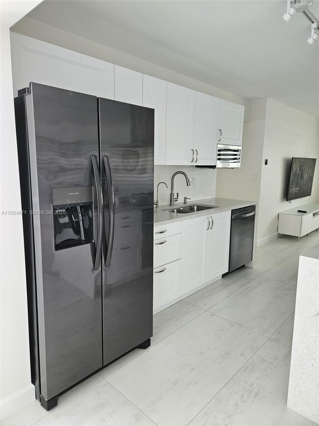 Building Photo - 1001 SE 14th Dr