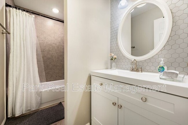 Building Photo - 600 Audubon Lake Dr