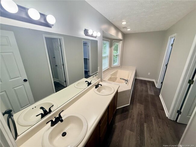 Building Photo - 632 Bromsworth Trail