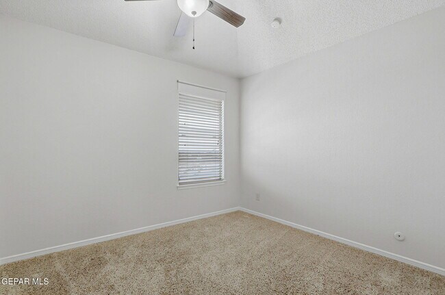 Building Photo - 1117 W Bend Ln