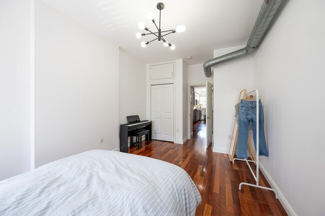 Building Photo - 96 Bowers St