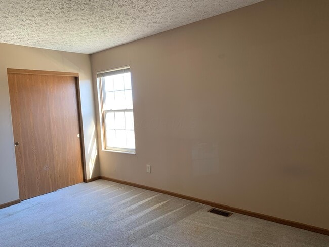 Building Photo - 620 Laurel Oak Ct