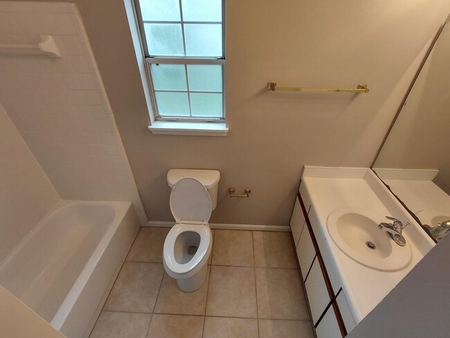 Building Photo - 1347 Lawndale Rd