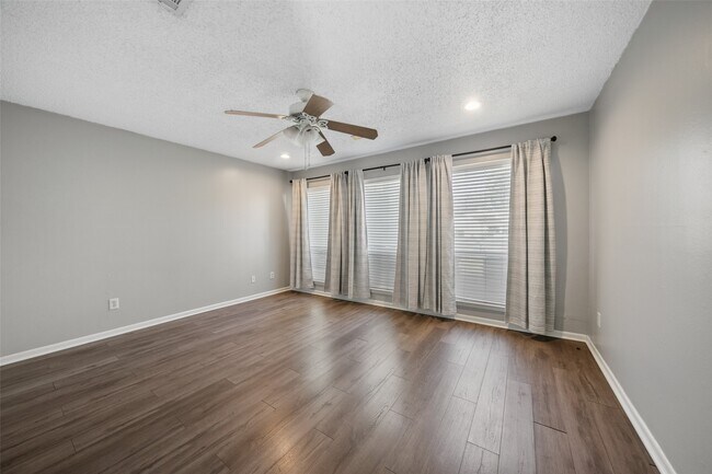 Building Photo - 20309 Sunny Shores Dr