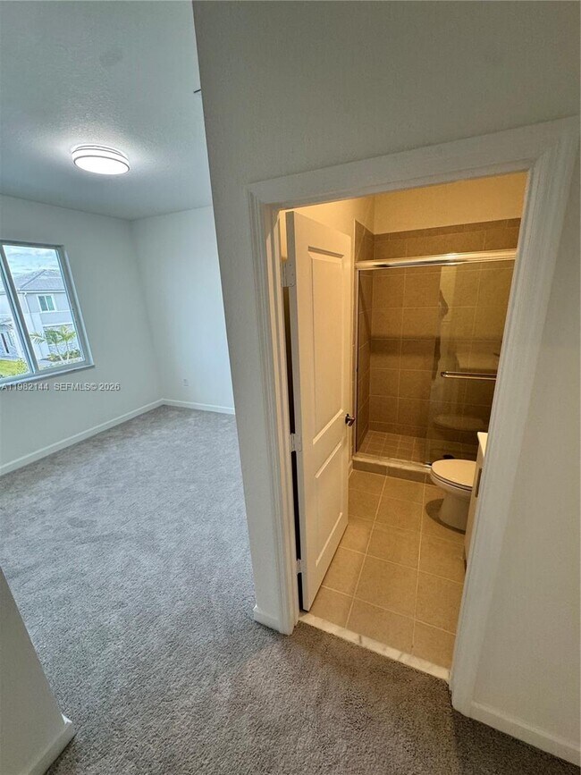 Building Photo - 656 SE 14th Ct