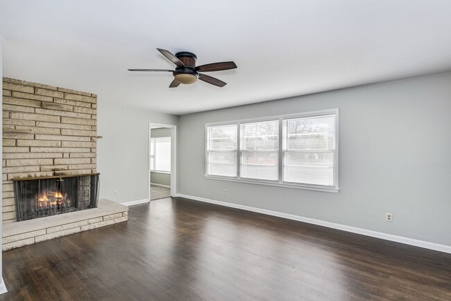 Building Photo - GORGEOUS 4 bedroom 2 bath Ranch!