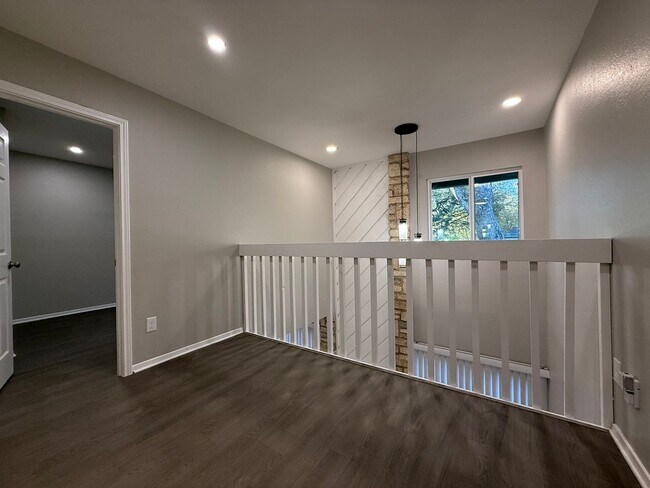 Building Photo - Yuhashi Properties1 (1606 Waterloo Trl)