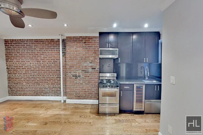 Building Photo - 436 W 52nd St