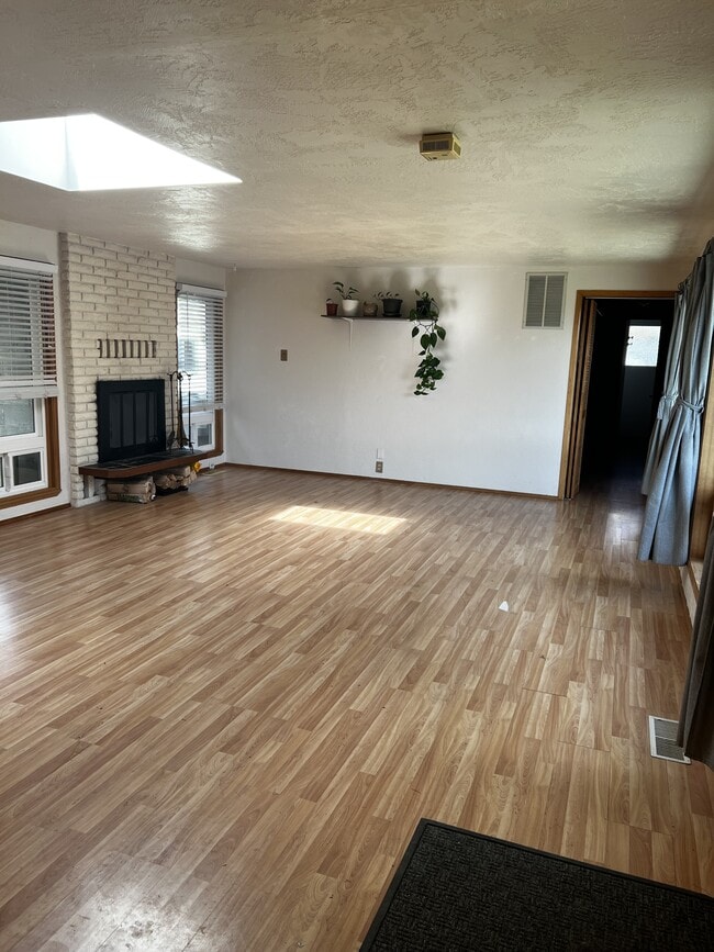 Building Photo - 146 Hawthorn Ln