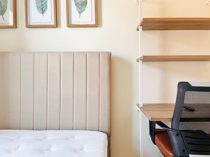 Building Photo - Furnished room/NOT APARTMENT