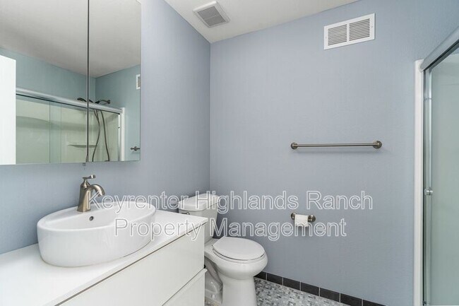 Building Photo - 10557 W Maplewood Dr