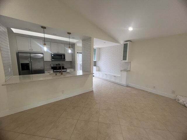 Building Photo - 541 NE 47th St