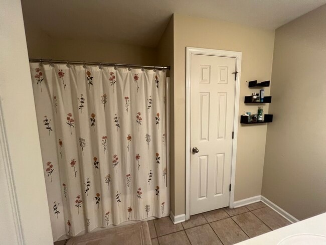 Building Photo - 98 Rosebud Cir