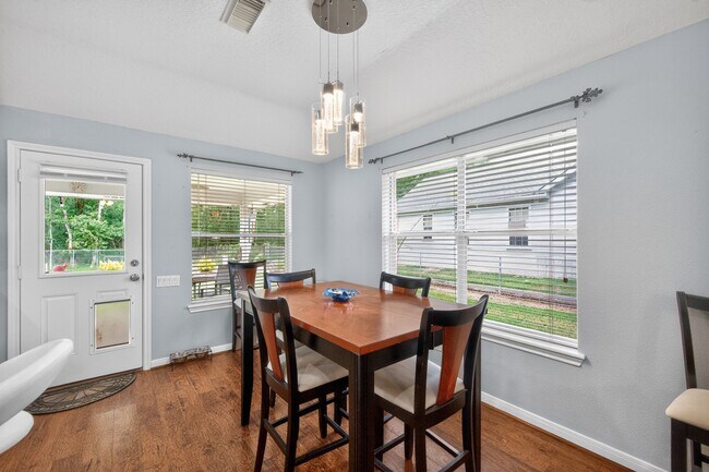 Building Photo - 1017 Pin Oak Dr