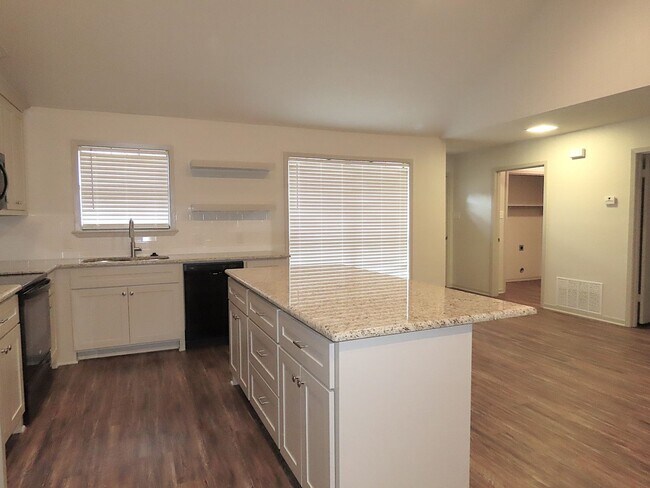 Building Photo - COMING SOON! Remodeled in 2024! Gorgeous 3...