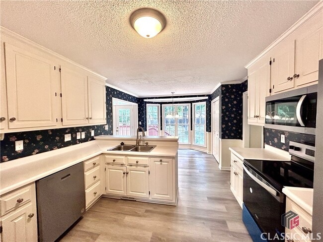 Building Photo - 120 Cedar Springs Pl