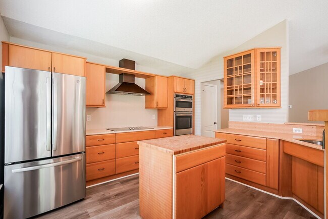 Building Photo - 204 Yellow Jasmine Path