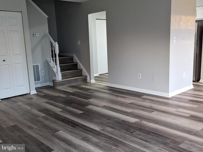 Building Photo - 1076 Spring Valley Ct