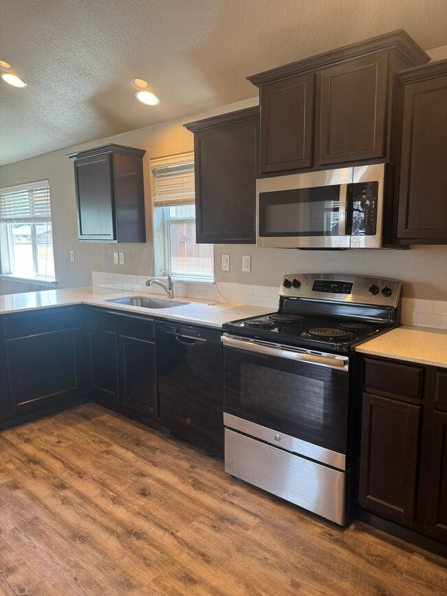 Building Photo - Beautiful 3 bedroom/2 bath tiny home in Co...