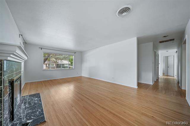 Building Photo - 3124 S Vine Ct