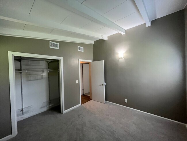 Building Photo - New On the Market!