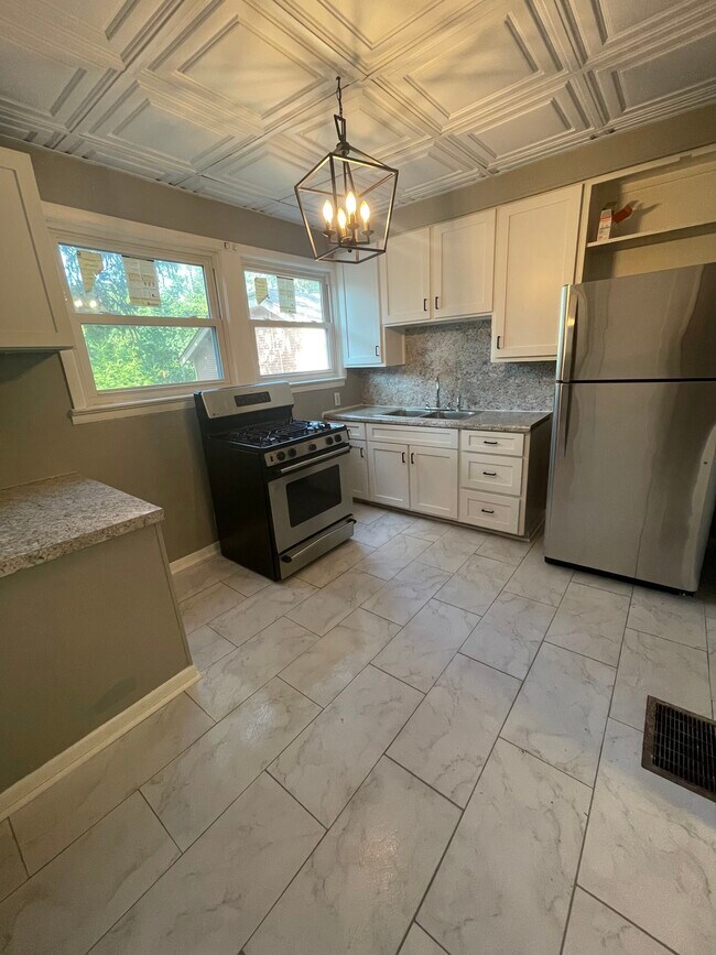 Building Photo - 22 E Southern Ave