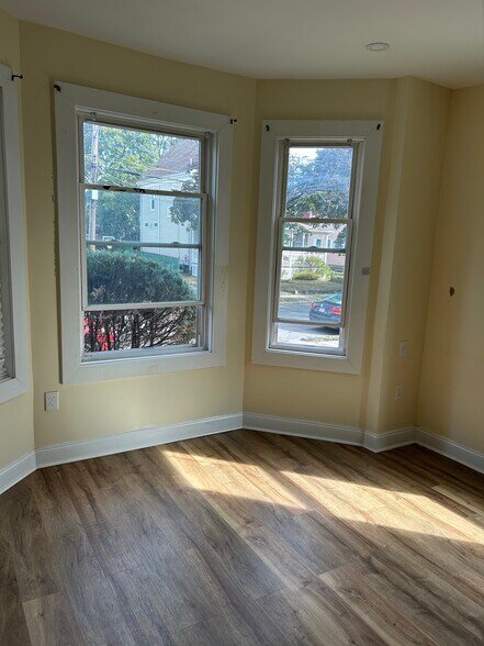 Living room - 46 Garfield Ave