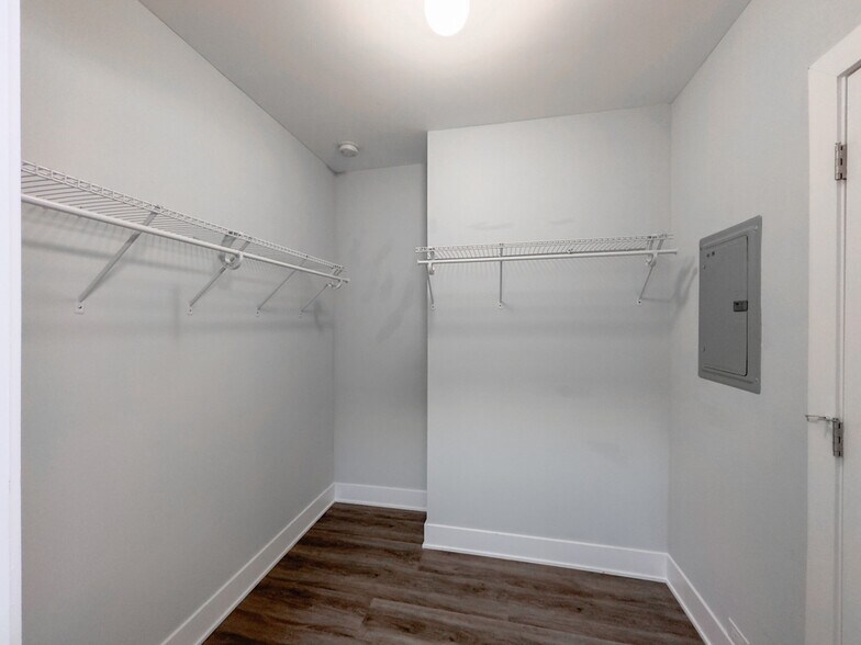 Building Photo - 735 Judson Ave