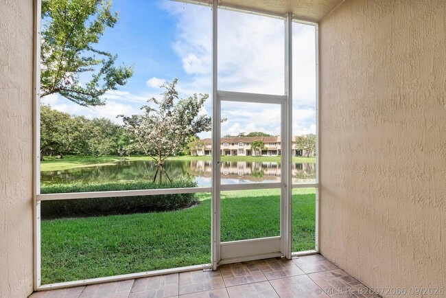 Building Photo - 3505 Lakeside Dr