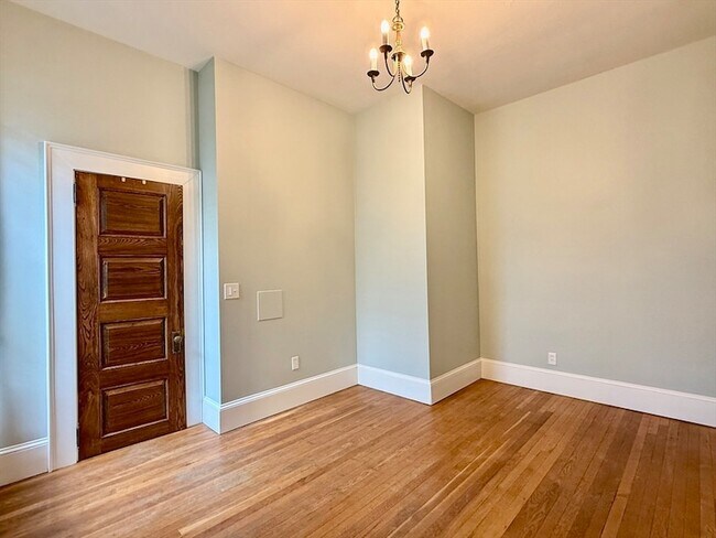 Building Photo - 114 Church St